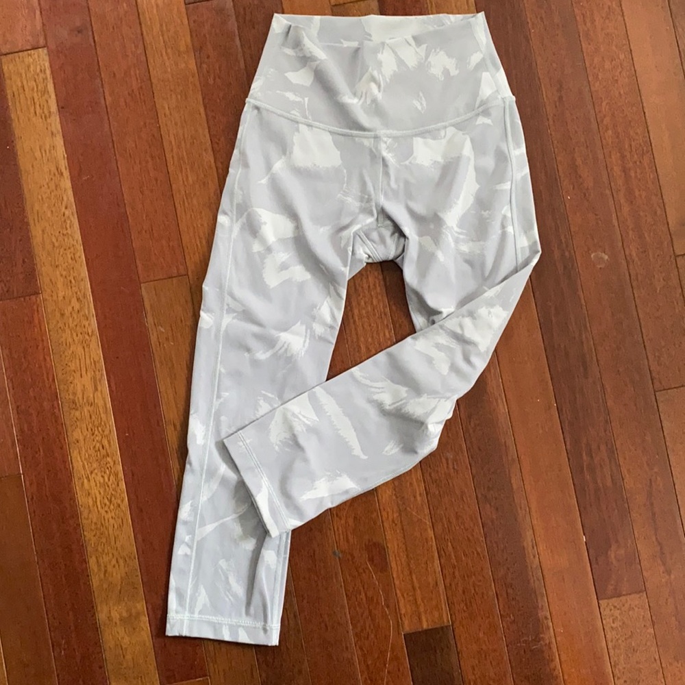 Lululemon High Rise Crop Tight